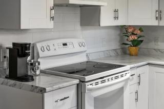 Game Frame 2 Kitchens 4 Min to Royal Alex DT - 4