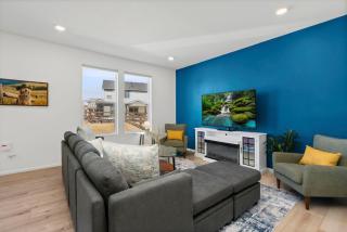 Pelican Landing Modern 3BD in Lakes at Centerra - 5
