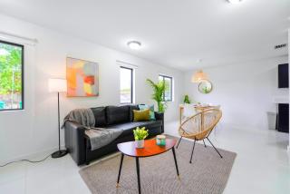 Comfortable Two-Story House near Wynwood with Free Parking - 4