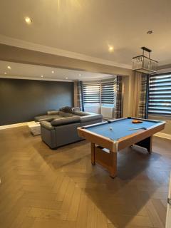 Large Modern Family Home in Murrayfield - Very close to City Centre - 10 mins by Direct Bus - Private Driveway & Garden - Édimbourg - 2