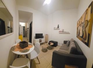 SCR- Copacabana- Lindo Apartamento no Posto 2 na Quadra da Praia - 8