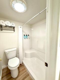 Sunny Vibes Studio Walk to Downtown Trolley - 4