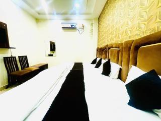 Hotel Embassy - 250 Mtrs Near Golden Temple - 4