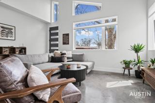 Brentwood Getaway 2BR 2.5BA w King Suites Mins from Honky Tonk by Austin Vacay - 3