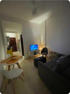 SCR- Copacabana- Lindo Apartamento no Posto 2 na Quadra da Praia - 9