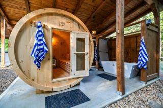 The Bear Comfy Cabin with Pickleball, Golf, Sauna and Hot Tub - 6