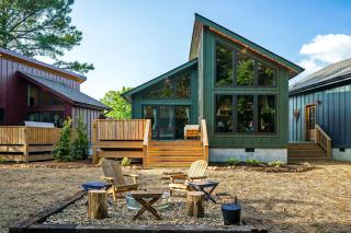 The Pine Cozy Cabin with Hot Tub, Sauna, Pickleball and Plunge - 0