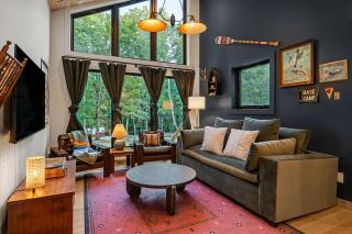 The Pine Cozy Cabin with Hot Tub, Sauna, Pickleball and Plunge - 8