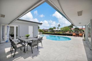 Luxury Waterfront Villa with Heated Pool and Dock - 9