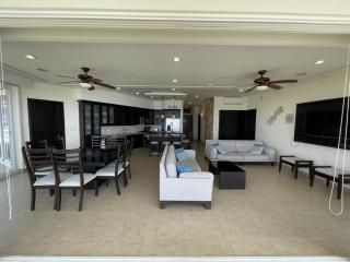Beautiful 4 bdm Ocean Front Condo at Vivo Resorts - 5