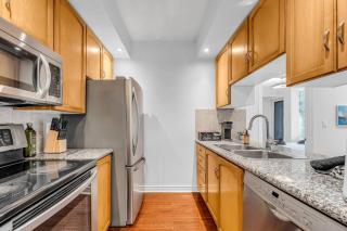 Downtown 5 bed Sleeps 11 unit Near Rogers MTCC Union Lakefront - 2