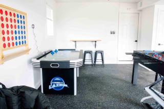 The Southview Home Newly Renovated Hot Tub Game Room - 4