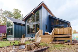 The Caney Cabin Retreat with Sauna, Hot Tub, Fire Pits and Golf - 6