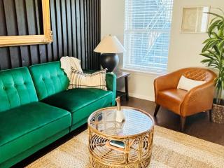 Couples Condo Retreat Overlooking Golf Course - 4