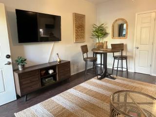 Couples Condo Retreat Overlooking Golf Course - 9