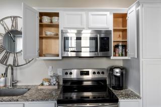 Stunning Apartment w Panoramic Downtown Views! - 5