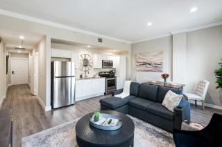 Stunning Apartment w Panoramic Downtown Views! - 6