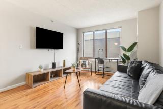 Apartment Steps from Pentagon City Metro - 2