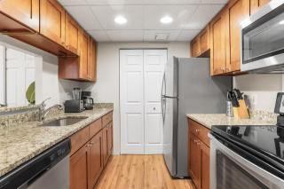 Apartment Steps from Pentagon City Metro - 8