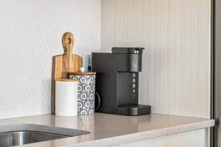 Mediterranean Near Whyte Ave Private Patio - 7