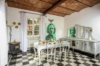 Historic Villa With Lake And Sea Views - 1