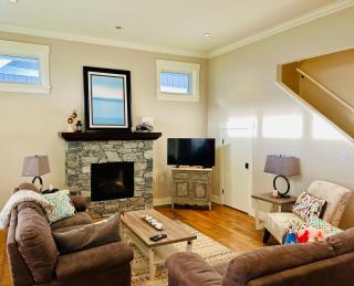 Qualicum Landing West Coast Cottage - 3