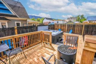 The Vibrant Victorian Hot Tub & Fire Pit in OCC - 8