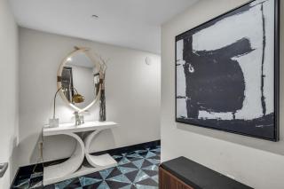 Sky-High Water Views at Icon Brickell - 2