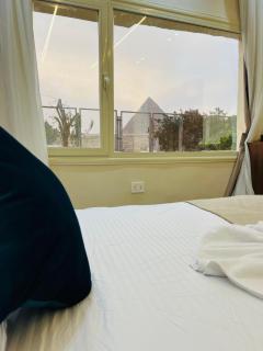 Alivia Scarab Pyramids View - 1