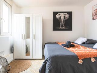 LYS - Idéal pour familles & amis - Hypercentre - Vue Fontaine Subé et Cathédrale - Wifi - Machine à laver - Gare, Cathédrale de Reims, Commerces, Restaurants & Transports en commun accessibles à pied en moins de 10 minutes - 6