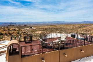 Secluded Retreat Pool Spa Sauna Rooftop Deck - 4