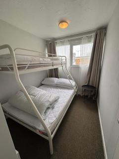 82, Two bed Chalet on Belle Aire Holiday Park - sleeps 5, pet friendly, bed linen and towels included plus onsite entertainment available - 8