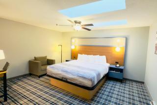 AmericInn by Wyndham Lake Mills - 1