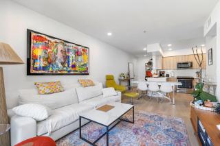 8 Santa Monica Huge Stylish Apartment - 6