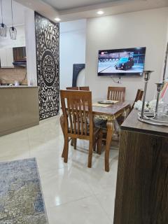 Quiet Apartment for 4, Pool View Balcony, 3 Min from Beach - 9