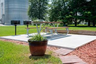 Super 8 by Wyndham Pella - 1