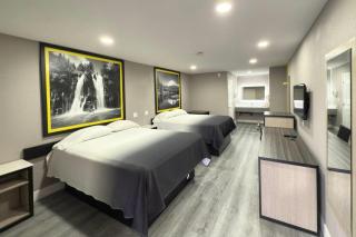 Super 8 by Wyndham Visalia - Visalia - 1