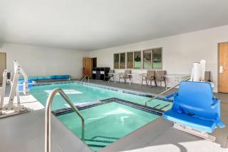 Days Inn & Suites by Wyndham Castle Rock - 2