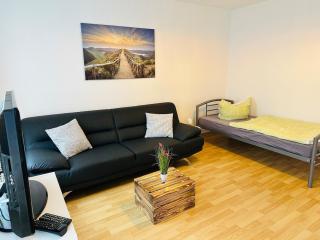 StayHere24 Moderne Monteur- und Ferienwohnung zum Wohlfühlen - 2