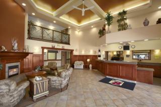 Super 8 by Wyndham Fort St. John BC - 9