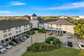 Days Inn & Suites by Wyndham DeSoto - 9