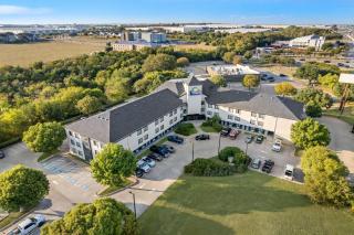 Days Inn & Suites by Wyndham DeSoto - 3