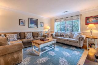 2BR Parkside Villa - Walk to Coligny - 9