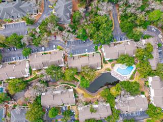 2BR Parkside Villa - Walk to Coligny - 4