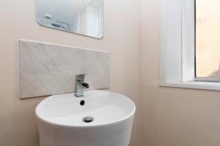 Gateshead 2BR Home Near Town and Metro Access - 7