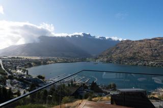 Brand New Skyline Lakeview Retreat by Peakhost - 2