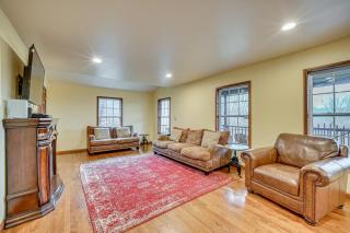 Private Hot Tub and Games Galore! Hamden Family Home - 5