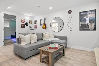 Cosmic Game Room, Yard & Close to WEM - 7