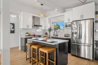 Moonlight Haus Prime Access to Whyte Downtown - 8