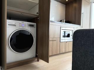 Elegant one Bedroom in Torontos Premier Luxury District - 3